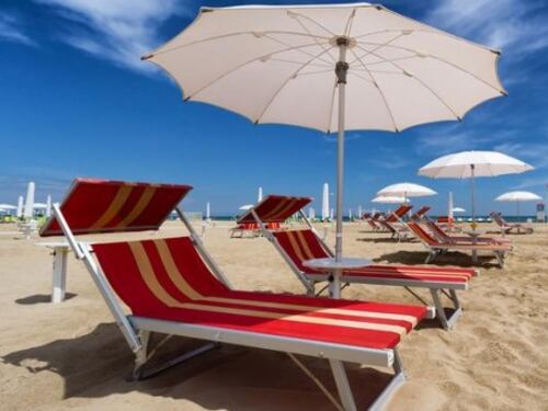 Allerta per il weekend al mare: vietato prendere il sole
