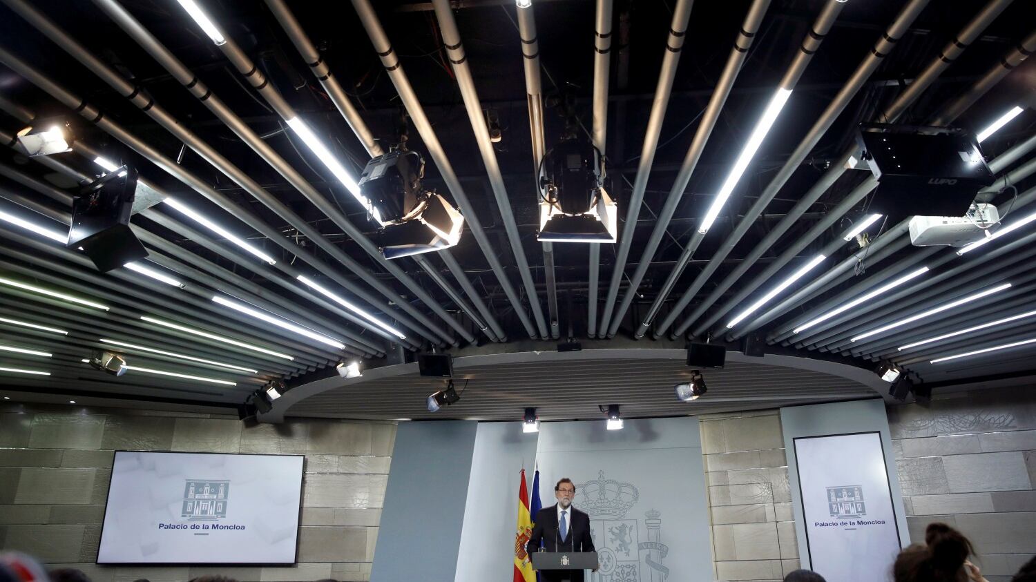 Rajoy scioglie il parlamento. "A dicembre la Catalogna a voto"