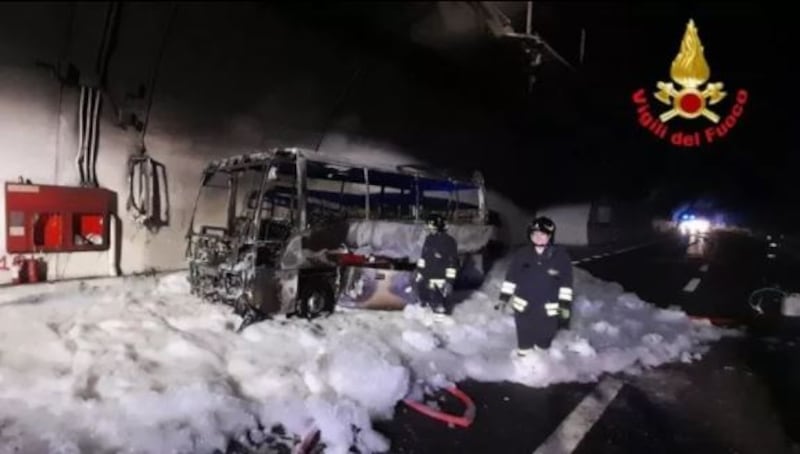 Lecco, bus prende fuoco con a bordo 25 bambini 4