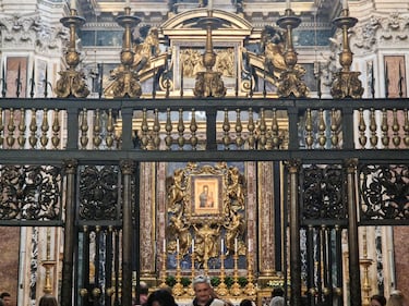 La preparazione della tomba di Papa Francesco a Santa Maria Maggiore 8
