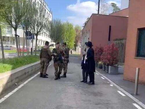 "Israeliani assassini". Furia contro due ebrei a Milano
