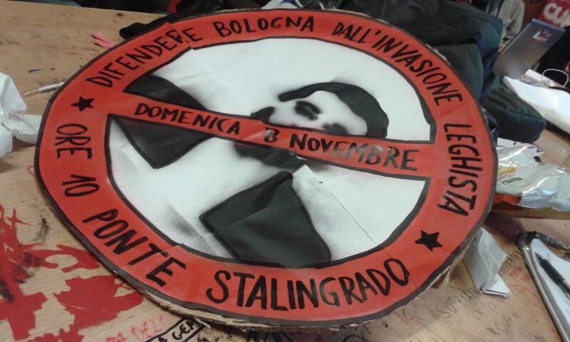"De-leghizziamo bologna": i cartelli contro Salvini 6