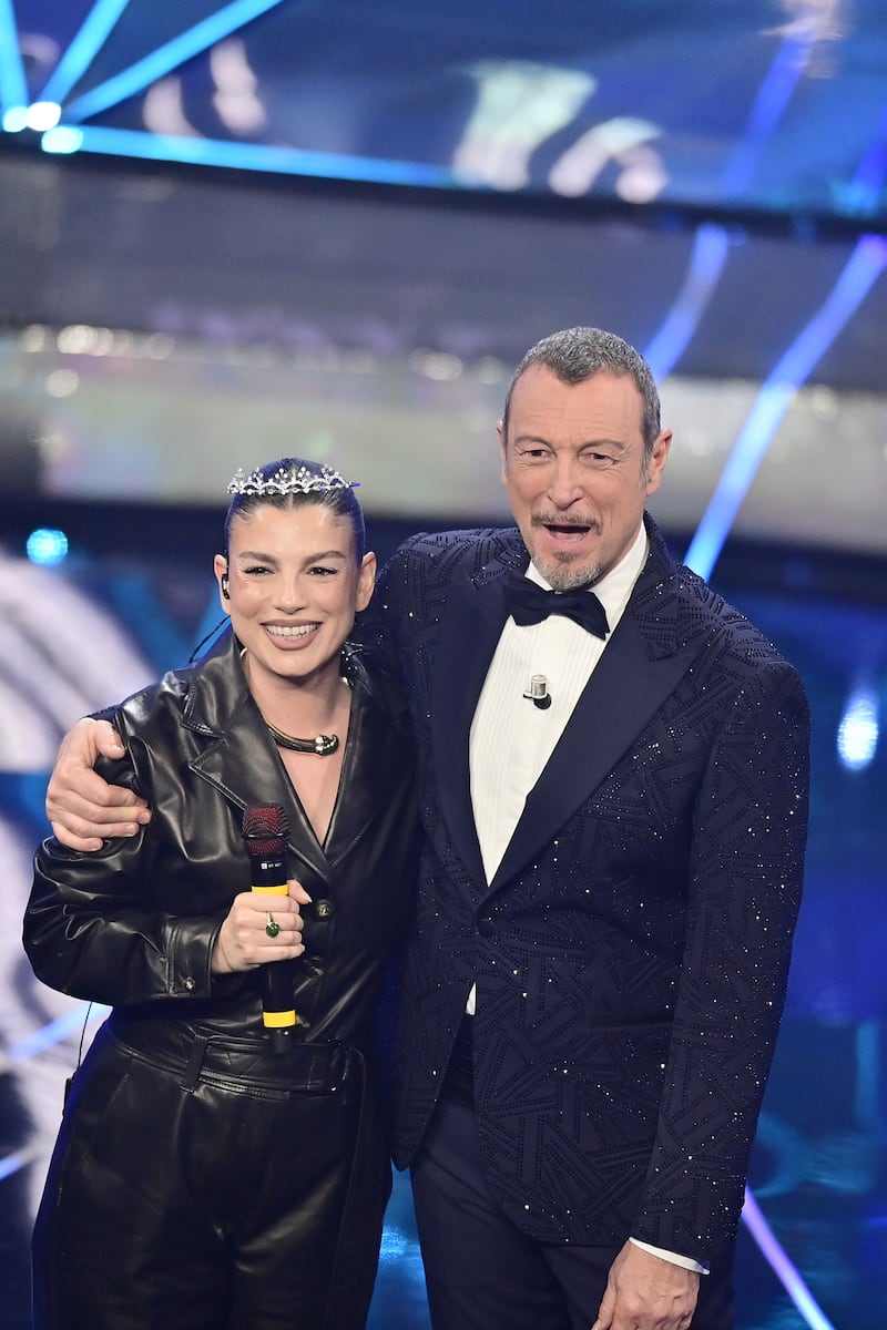 Sanremo 2024: ecco il look della finalissima del Festival di Emma 13
