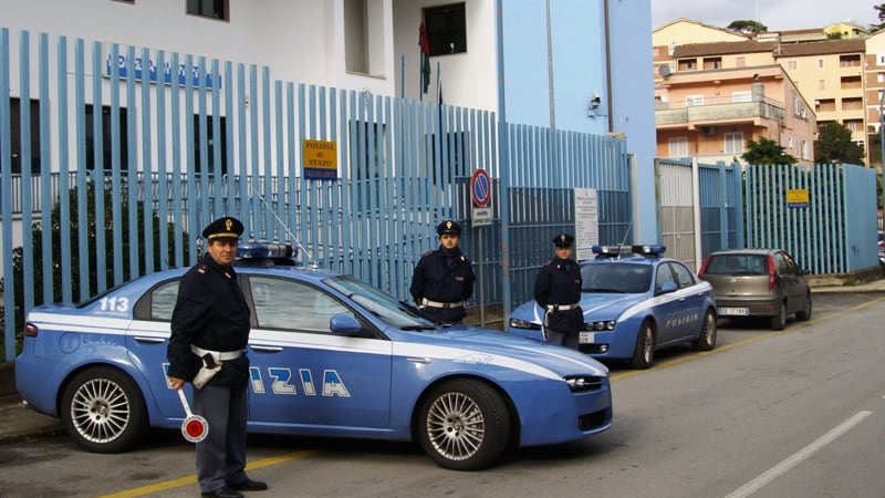 Poliziotto sottopagato costretto al doppio lavoro