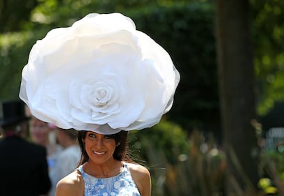 Royal Ascot, i copricapi più bizzarri sfoggiati dall'aristocrazia inglese 17