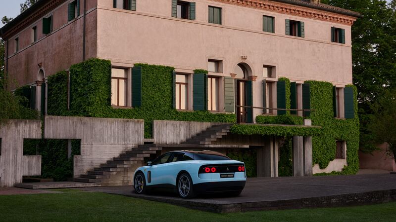 Ferrari Luce, guarda tutte le foto 12