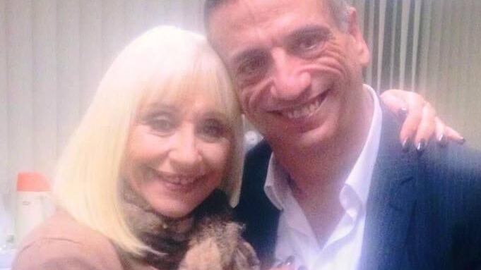 L'ira di Angelo Perrone: "Parlano della Carrà ma non la conoscevano"