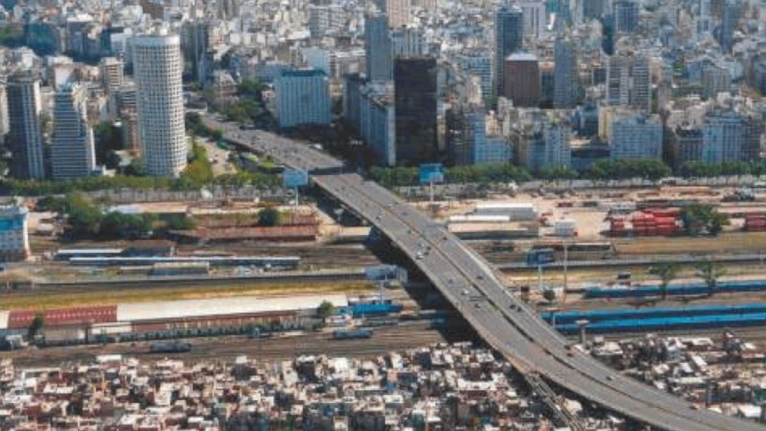 Le due facce di una città che palpita ma non vive