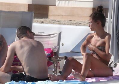 Mattia Destro e Ludovica Caramis: esplode la passione a Mykonos 9