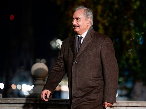 Libia, passa la linea di Putin: Haftar ha accettato la tregua