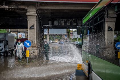 Nubifragio nella notte a Milano. Seveso e Lambro sono esondati 3