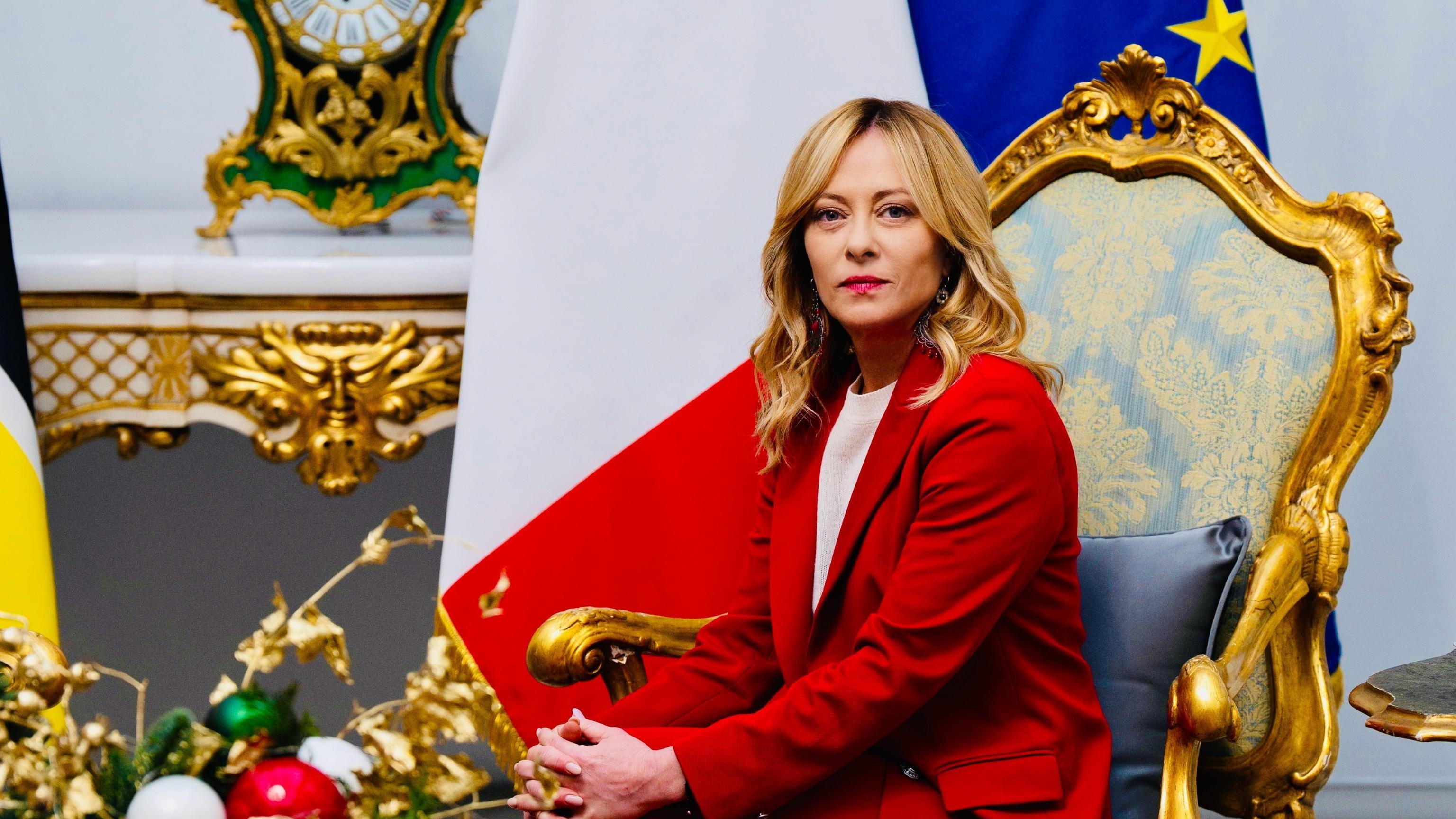 Varata la manovra. Meloni soddisfatta: "Seria e concreta". Scontro sui salari