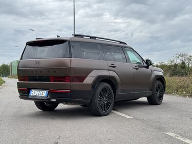 Hyundai Santa Fe: guarda la gallery del SUV ibrido da viaggio, anche sette posti 1