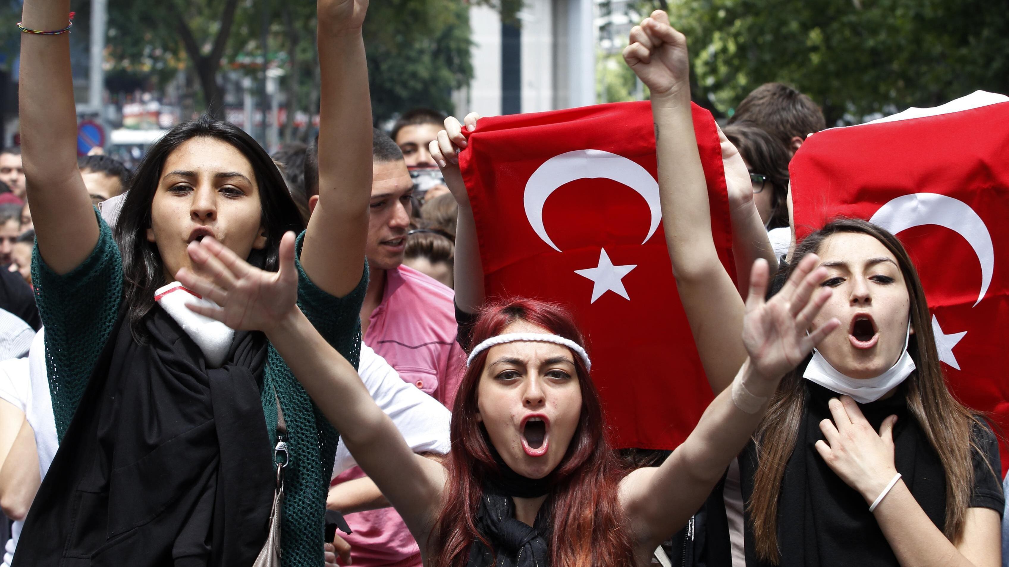 Turchia, due morti in piazza Erdogan: non è una Primavera