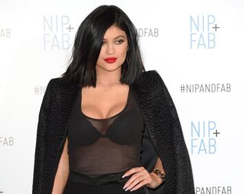 Kylie Jenner, lato b esplosivo in spiaggia 15