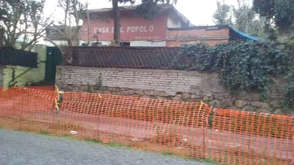 Roma, la sinistra gioisce per lo sgombero di una Casa del Popolo