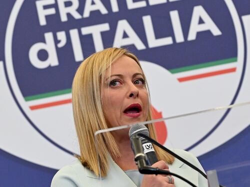 Tra selfie e mozzarelle di bufala: "Giorgia, non deluderci"