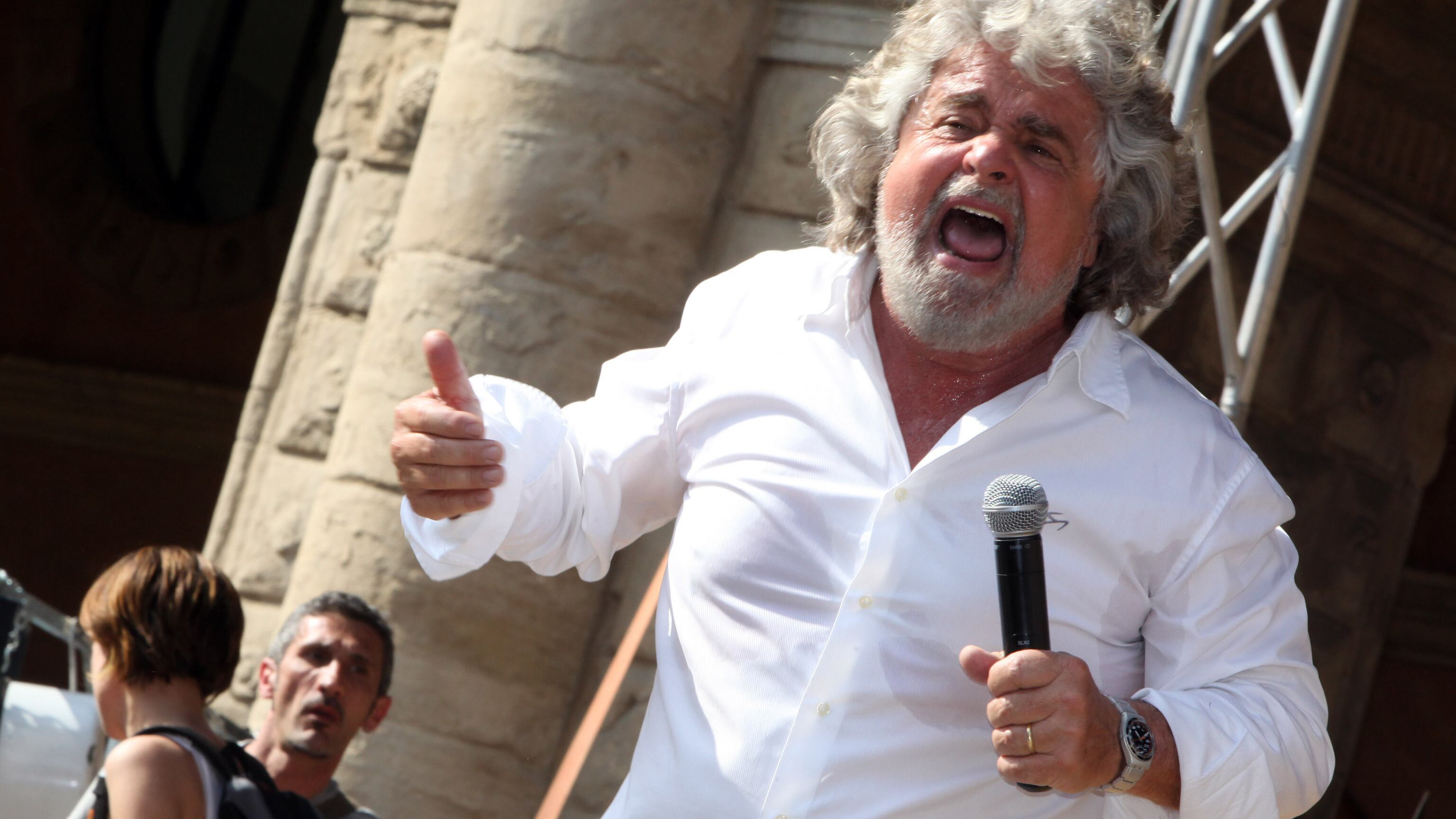 La casta umilia Grillo In fumo le promesse sui tagli agli stipendi