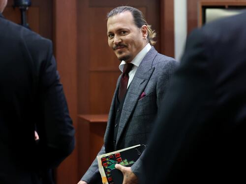 "Diffamato da ex moglie". Il tribunale dà ragione a Johnny Depp