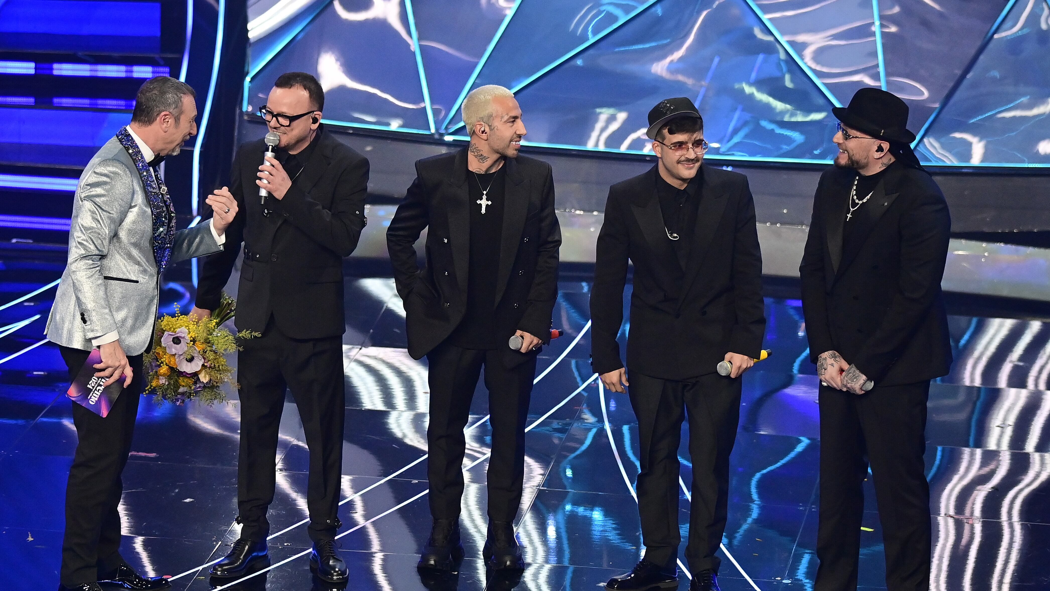 Sanremo, Geolier vince la serata. Fischi dal teatro Ariston - La classifica