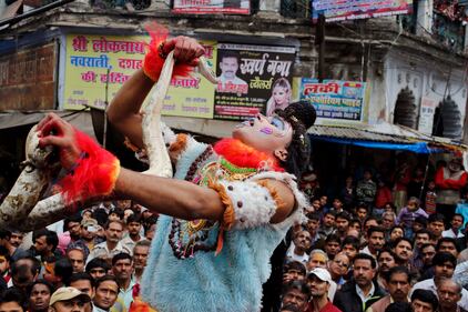 Colori, serpenti e cannabis, la due giorni del festival di Shiva in India 6