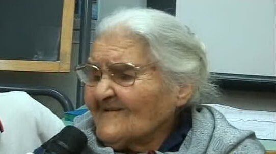 Licenza media a 99 anni: Nonna Chischedda realizza il suo sogno