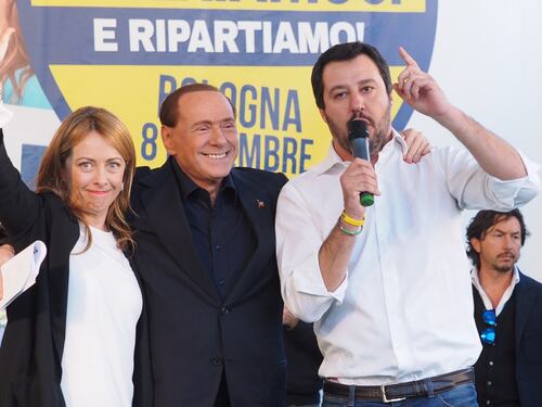Sondaggi, il centrodestra si prende l'Italia: 18 regioni su 20 sono blu
