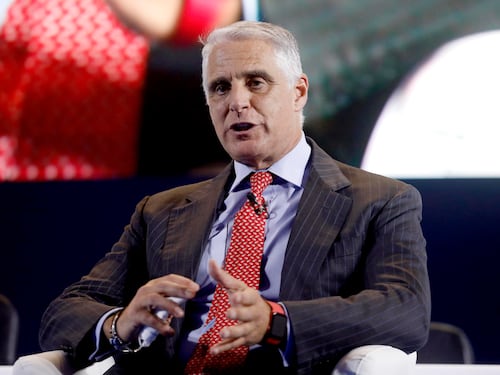 Banche contro il caro bollette. Unicredit, piano da 8 miliardi