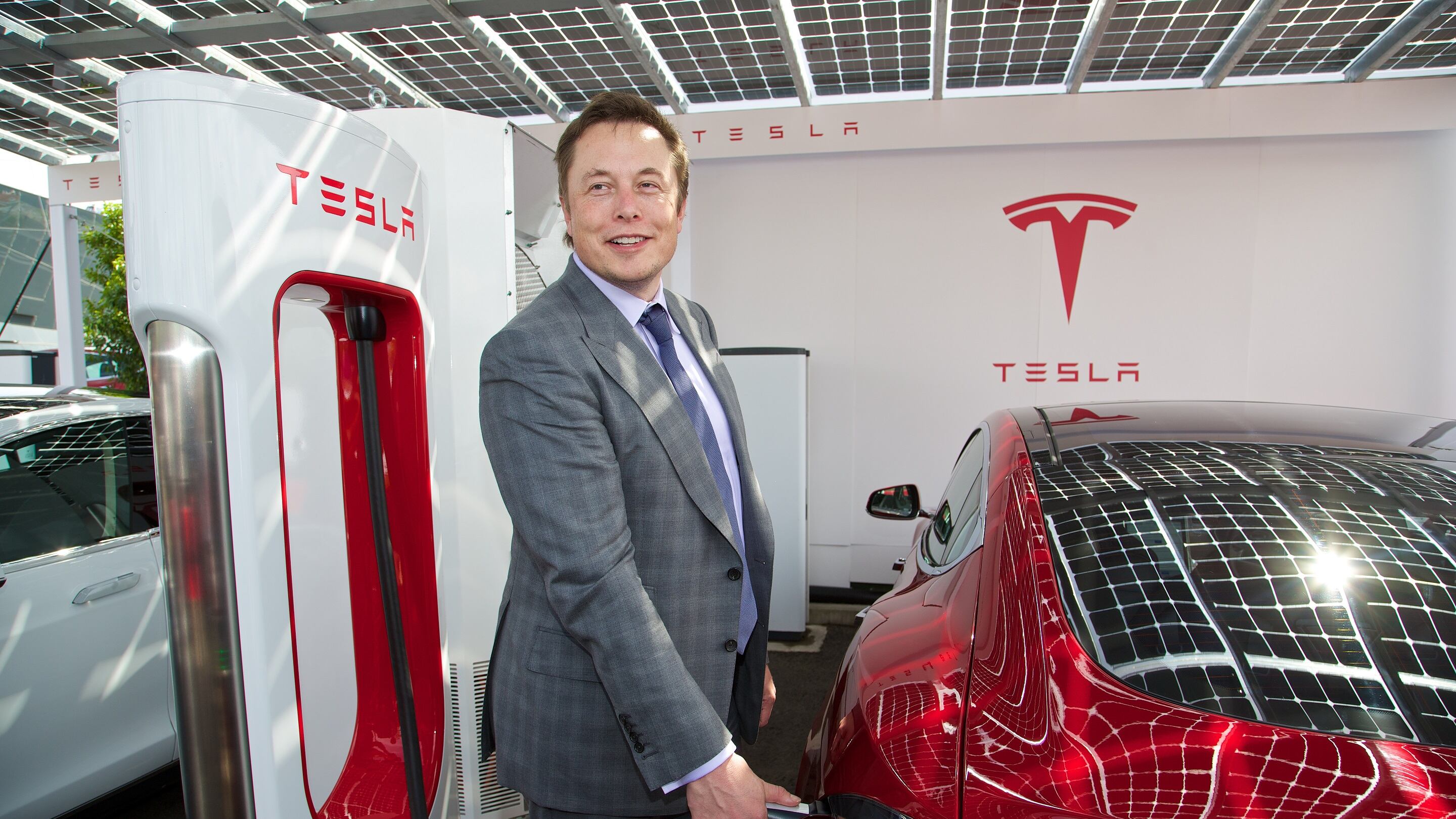 Musk toglie Tesla da Wall Street ma nessuno gli crede