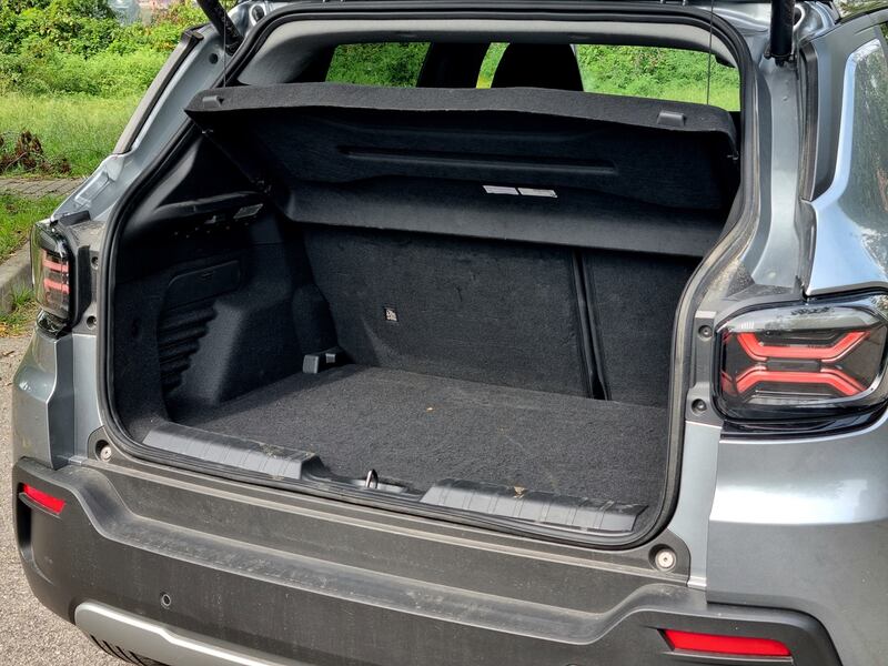 Jeep Avenger 1.2 Summit: guarda la gallery del city SUV americano 14
