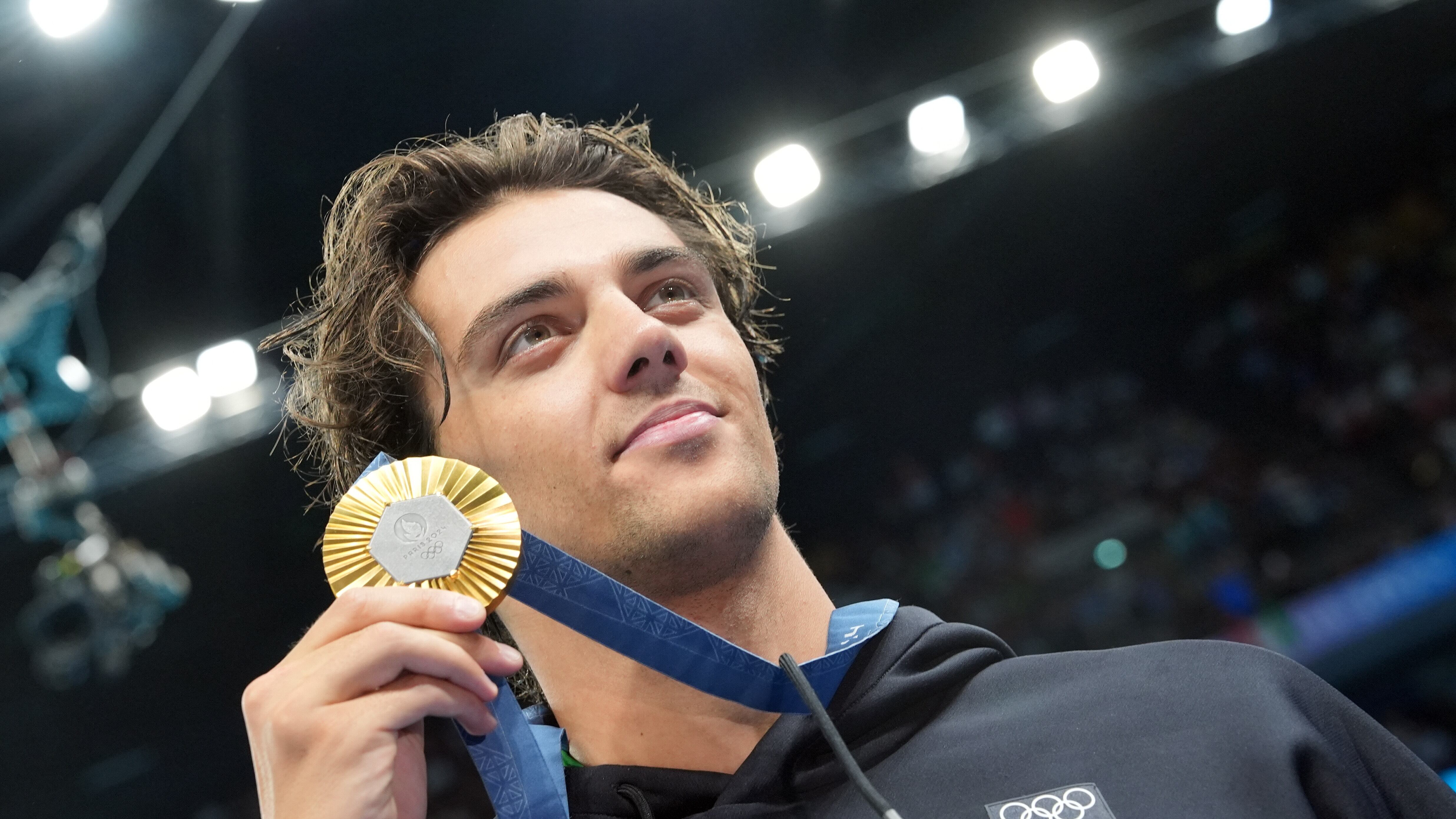 Olimpiadi, secondo oro per l’Italia: Ceccon vince la finale dei 100 dorso
