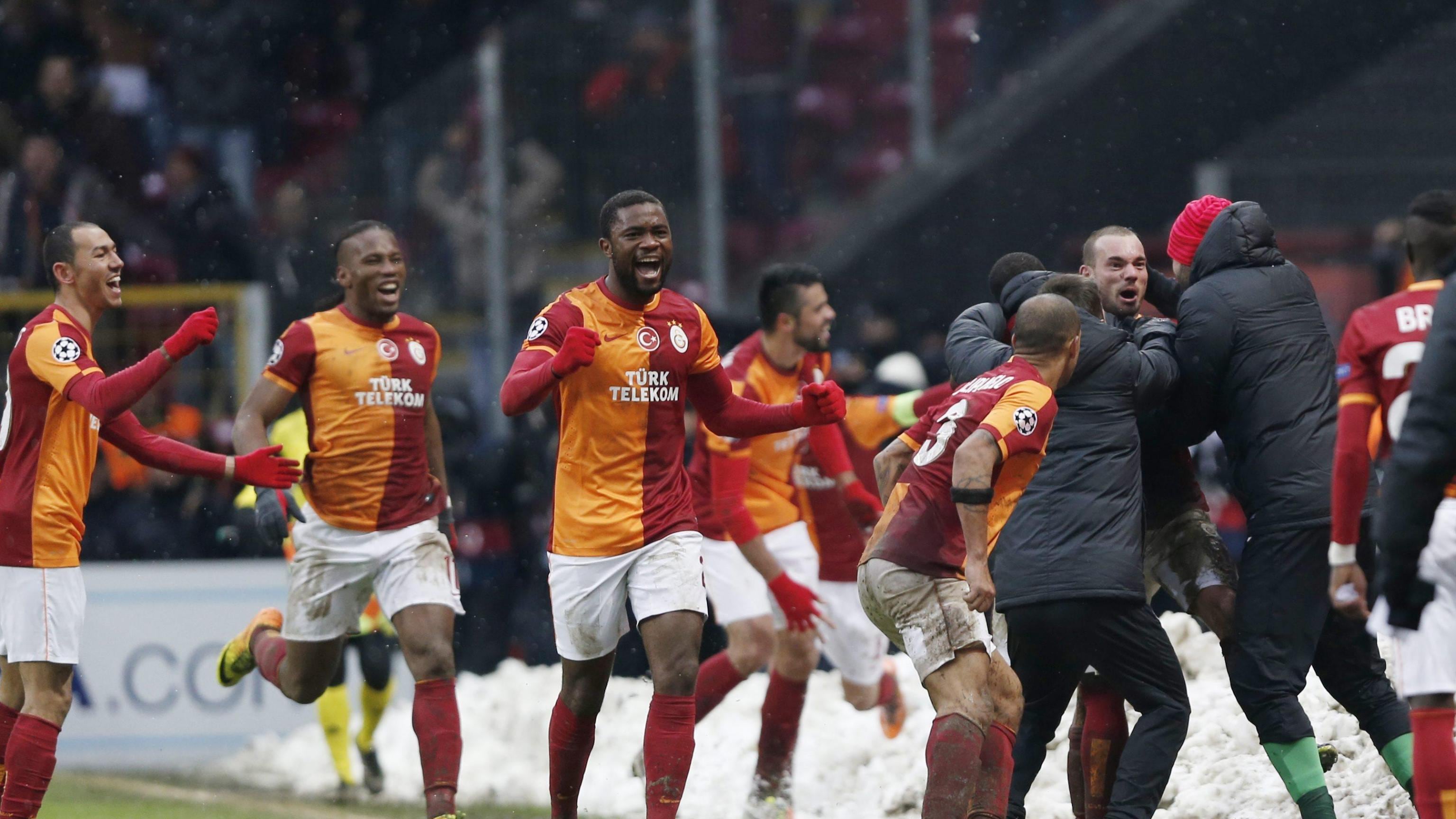 La Juventus beffata sotto la neve: Sneijder la elimina dalla Champions