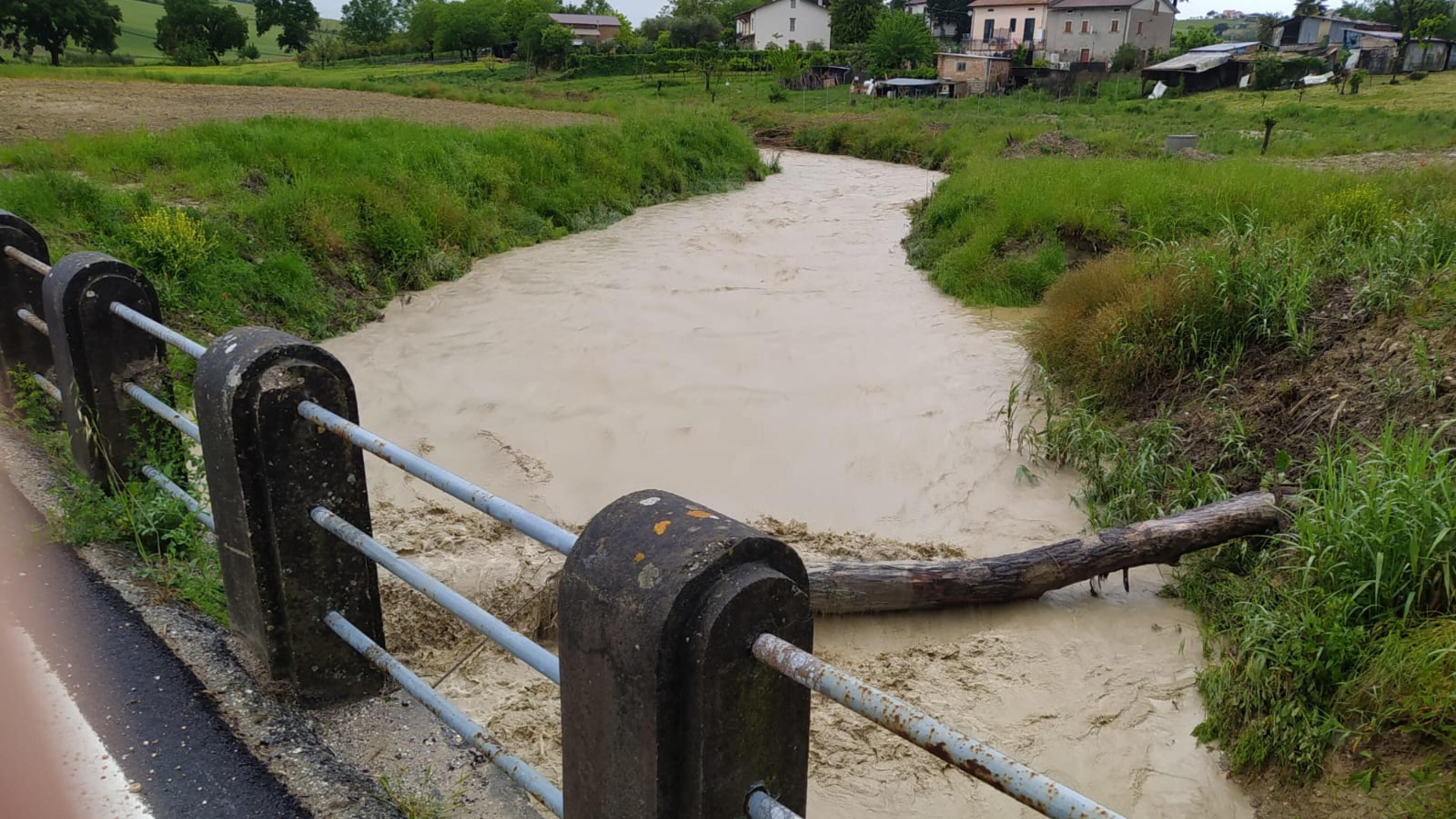 Maltempo, oltre 1.000 evacuati, un disperso: tutti gli aggiornamenti