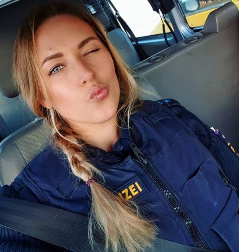 Gli scatti delle sexy poliziotte tedesche 6