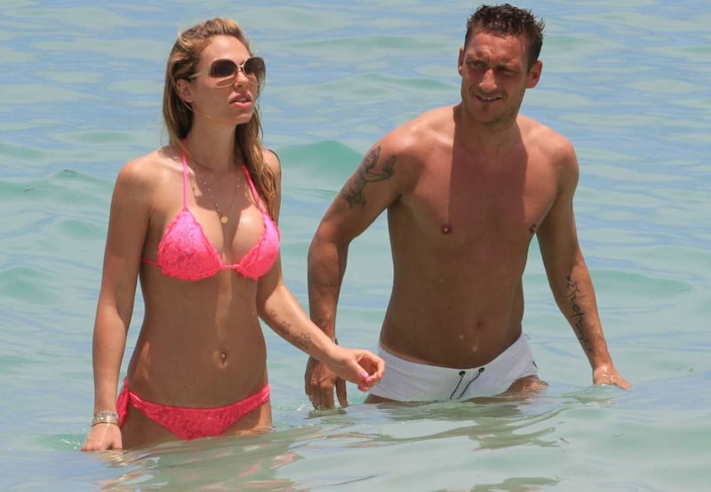 Ilary Blasi sexy conduttrice del Grande Fratello Vip 8