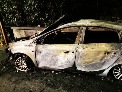 Auto bruciata al sindaco: la prefettura ordina la vigilanza