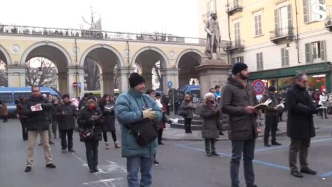 Sentinelle insultate e aggredite: così gli incivili chiedono diritti "civili"