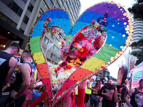 Ora i gay in Europa votano a destra: l’onda arcobaleno chiede più sicurezza e protezione dall’Islam
