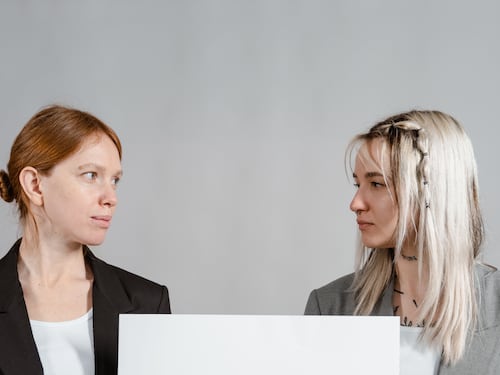 Quando le femministe mi davano dell’incel, ora uno studio misura la solitudine sessuale delle femcel