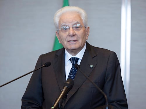Andreotti premier, Mattarella ministro: già nel 1990 il primo tetto agli stranieri