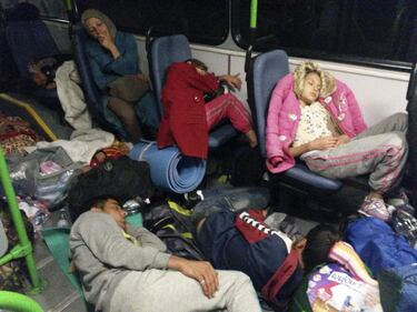 Migliaia di migranti da Budapest a Vienna in autobus 10