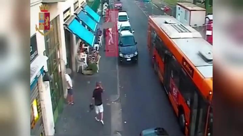Milano, arrestato l'aggressore di piazza Tirana 1