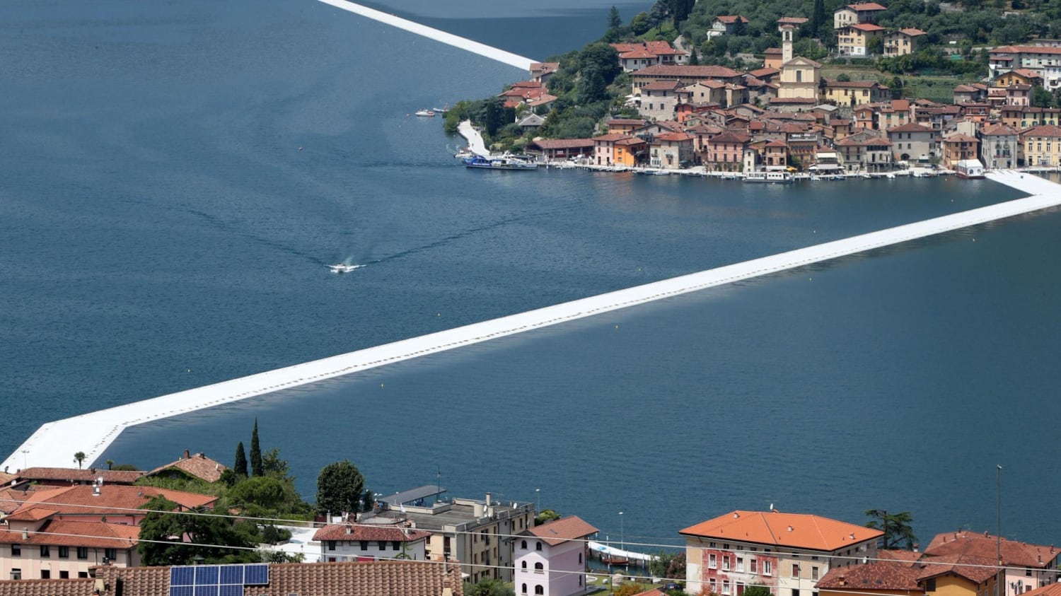 "The floating piers", la passerella di Christo 8