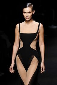 Bella Hadid sexy a Parigi 5