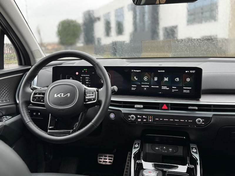 KIA Sorento HEV 2025: guarda la gallery del SUV 7 posti ibrido full 18