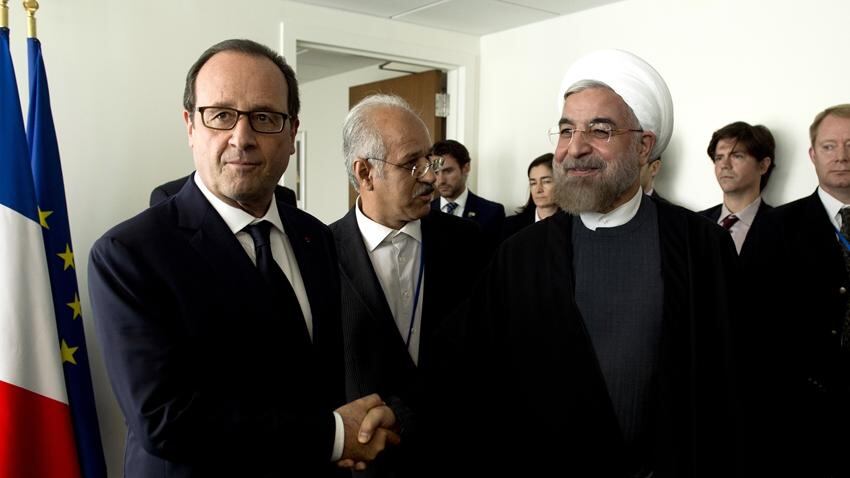 Il presidente iraniano "dà buca" a Hollande: "Niente vino a tavola"