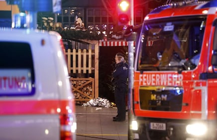 Attentato a Berlino, le immagini dei soccorsi 17