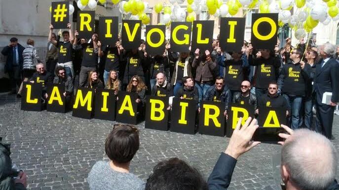 La metà della birra se la bevono le tasse