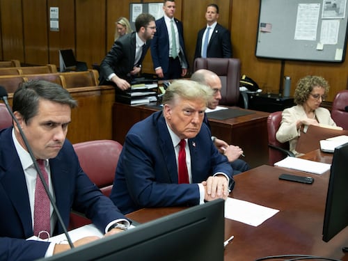 Trump in tribunale a New York: "Persecuzione politica"