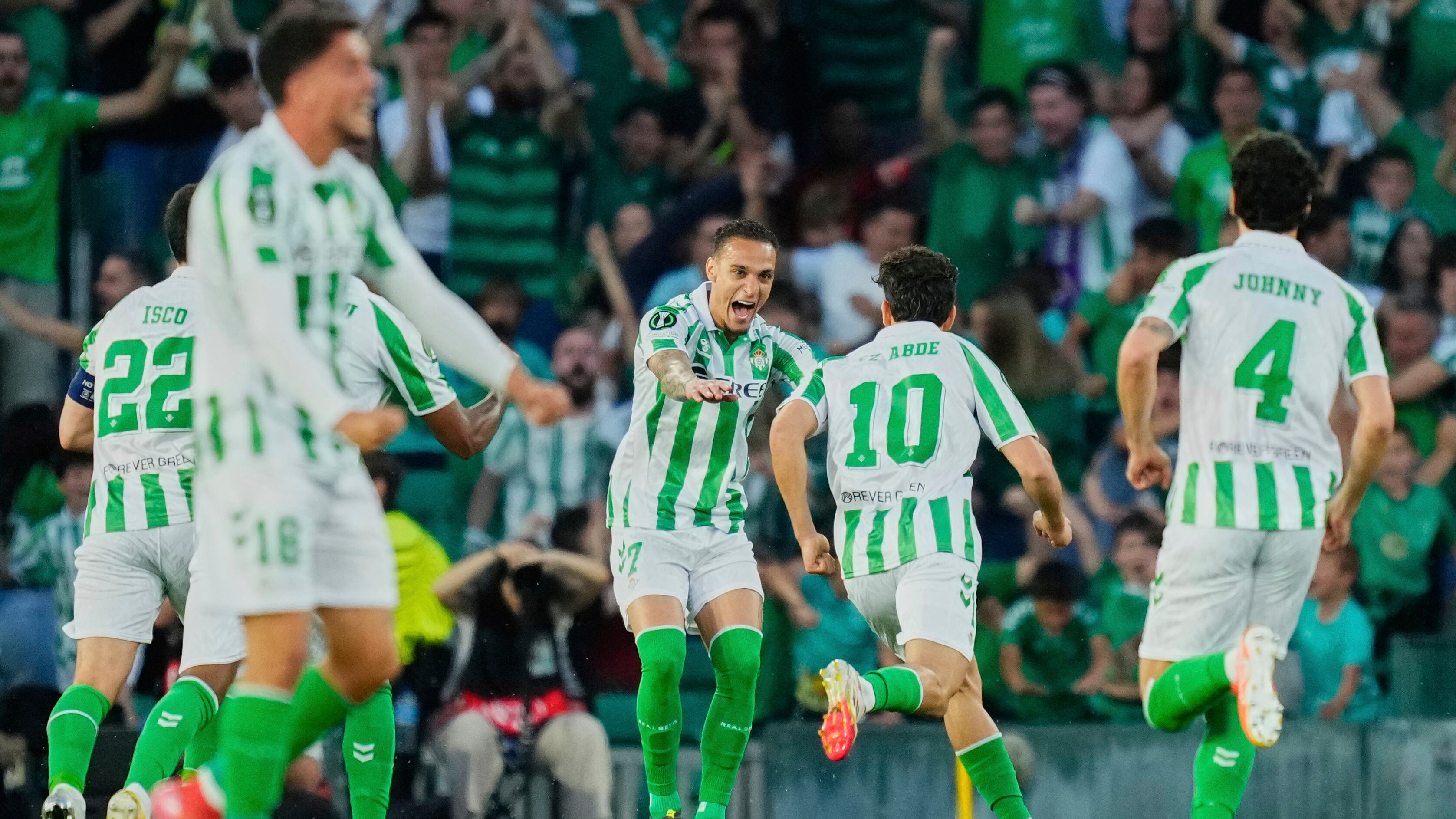Conference, la Fiorentina cade contro il Betis Siviglia ma può sperare ancora